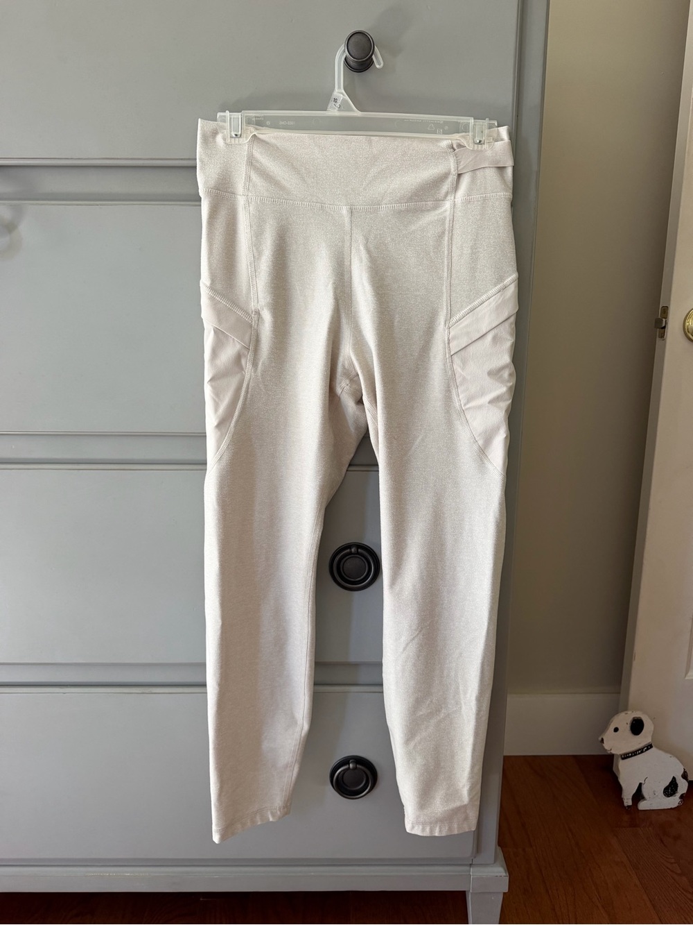 Active Side-Pocket Leggings in Light Beige